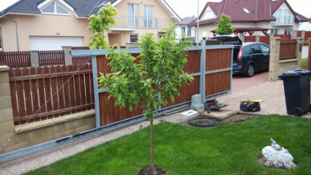 Brána nesená - oprava rámu + motor